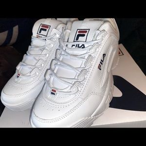 Brand new all white Fila’s (comes with box) SIZE 9